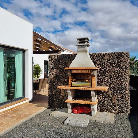 Beautiful Spacious Villa With Private Heated Pool In לאחארס מראה חיצוני תמונה