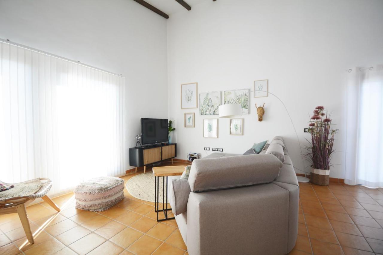 Beautiful Spacious Villa With Private Heated Pool In לאחארס מראה חיצוני תמונה
