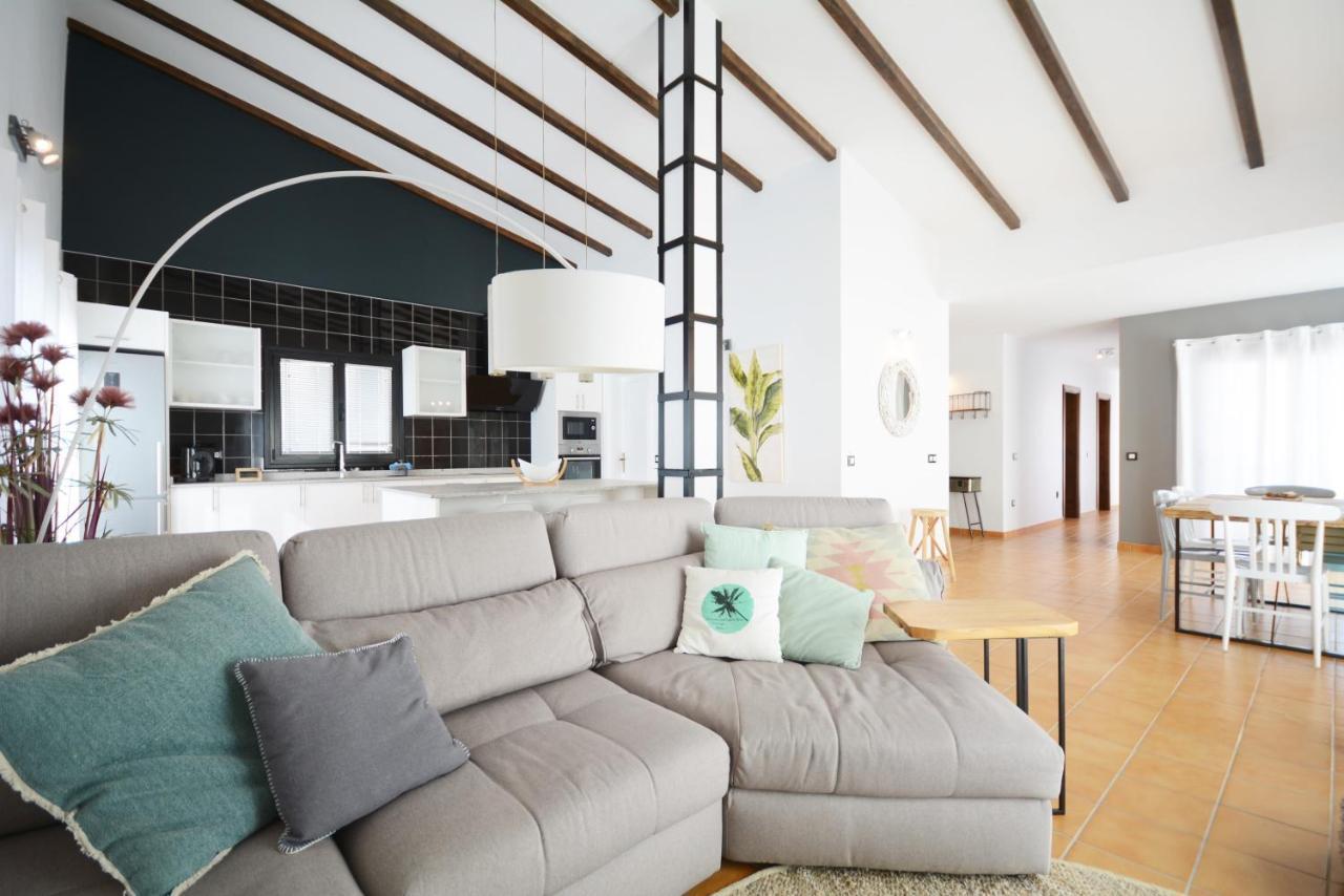 Beautiful Spacious Villa With Private Heated Pool In לאחארס מראה חיצוני תמונה