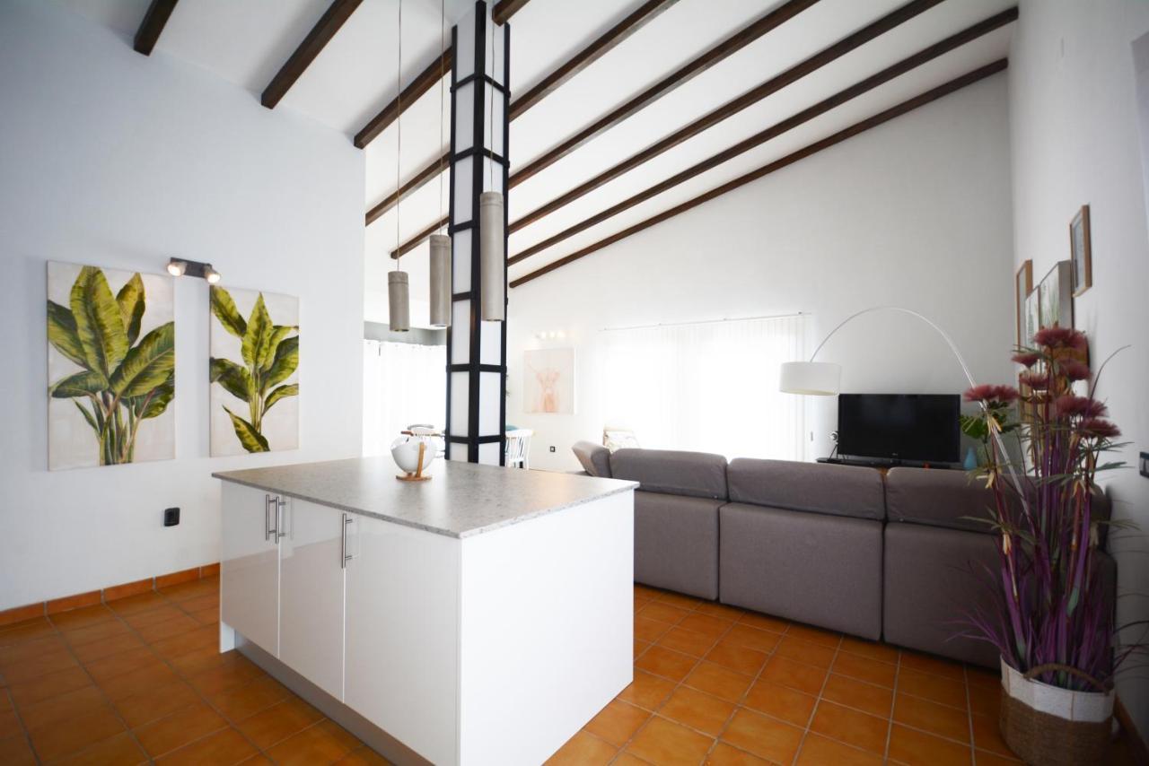 Beautiful Spacious Villa With Private Heated Pool In לאחארס מראה חיצוני תמונה
