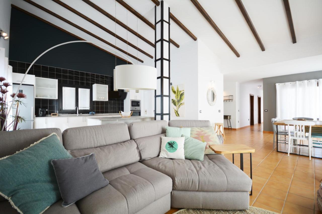 Beautiful Spacious Villa With Private Heated Pool In לאחארס מראה חיצוני תמונה
