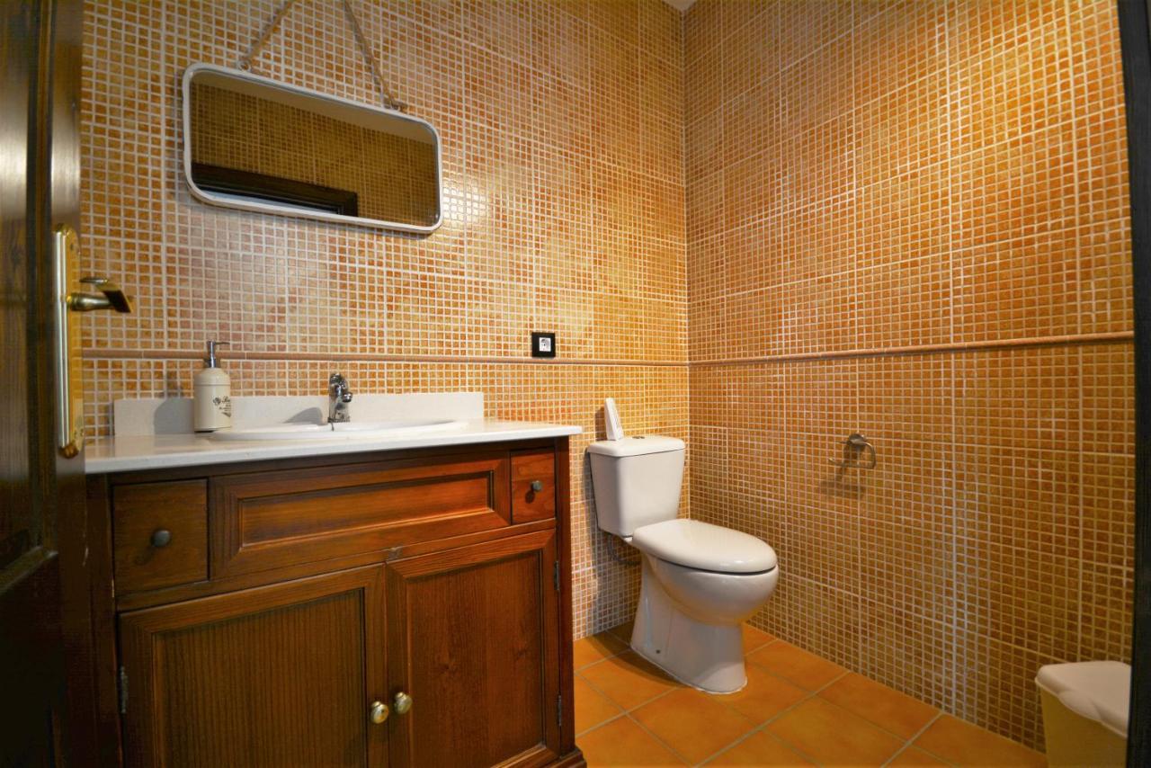 Beautiful Spacious Villa With Private Heated Pool In לאחארס מראה חיצוני תמונה