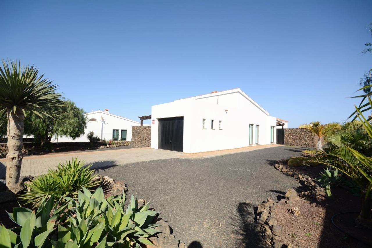 Beautiful Spacious Villa With Private Heated Pool In לאחארס מראה חיצוני תמונה