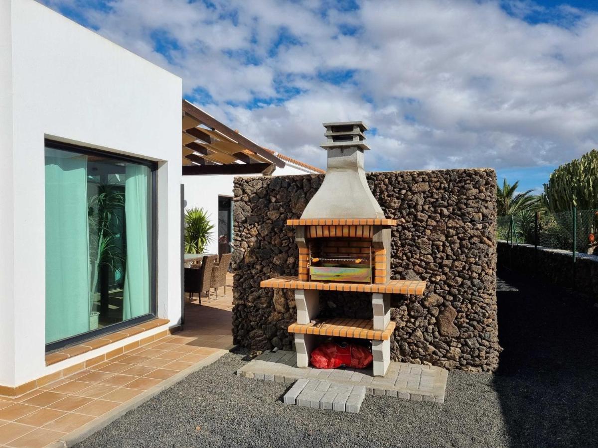 Beautiful Spacious Villa With Private Heated Pool In לאחארס מראה חיצוני תמונה